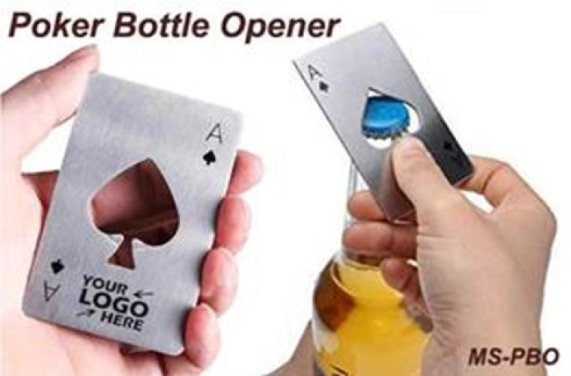 Destapador metalico en forma de Naipe