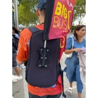 Bandera Publicitaria Weston, con Arnes para Cargarla, de 55 x 105 cmts