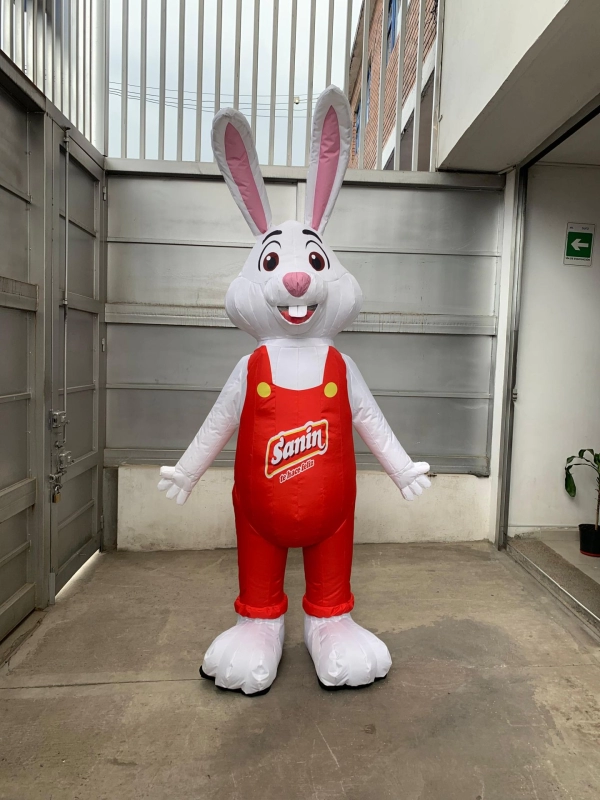 Dummy Inflable Caminante + Estatico Conejo de 2.20 mts de alto