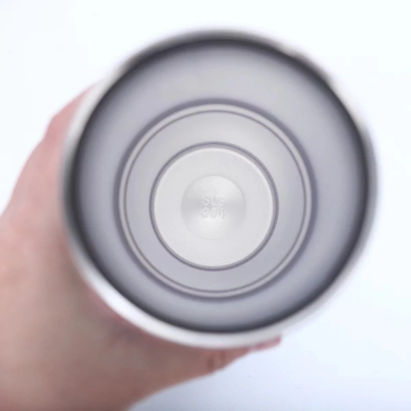 Mug Zero, de 900 ml, en Acero Inoxidable de doble capa,  23.7 x 9.8 cmts