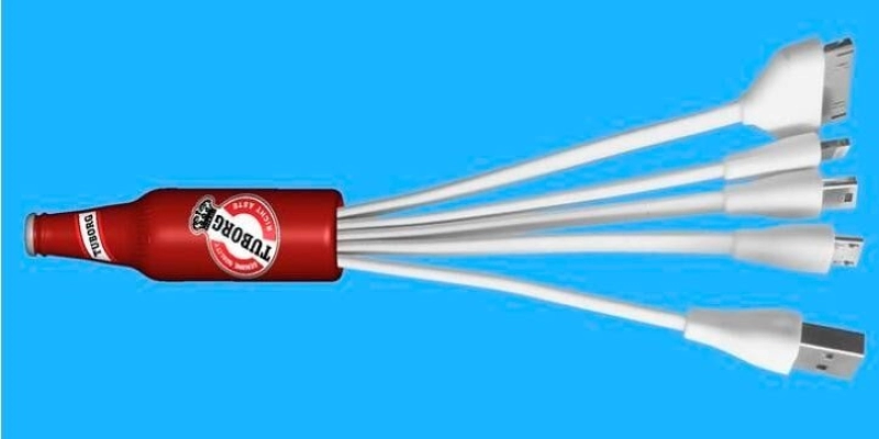 Cable Multiconector x 3 en PVC 3D en diseño personalizado de botella