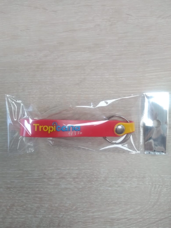 Manilla Llavero Microinyectado, con logo en alto relieve.