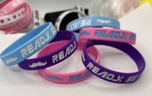 Manilla Continua, en silicona, con logo repujado, con o sin tinta