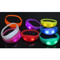 Manilla o Brazalete LED elaborado en Silicona, sin Control de Voz