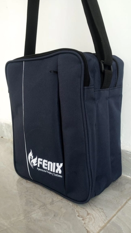 Maletin Regatta, 30 x 25 x 10 cmts, reata de colgar PP 1.5"