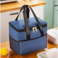 Lonchera Bucarest, con doble bolsillo exterior, 22 x 22 x 15 cmts