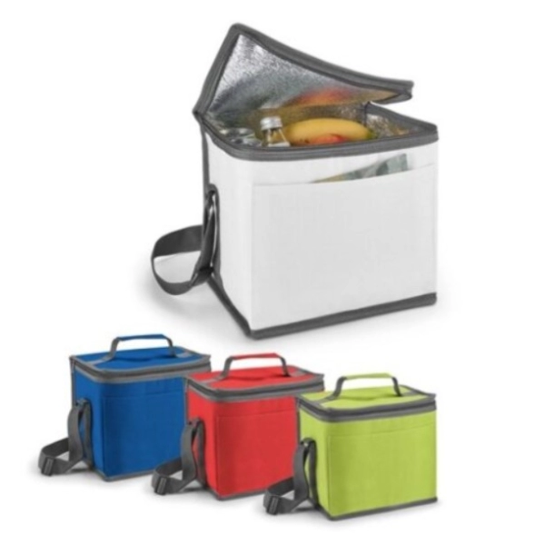 Lonchera Newcastle, bolsillo al frente, con forro y espuma, 22 x 25 x 15 cmt