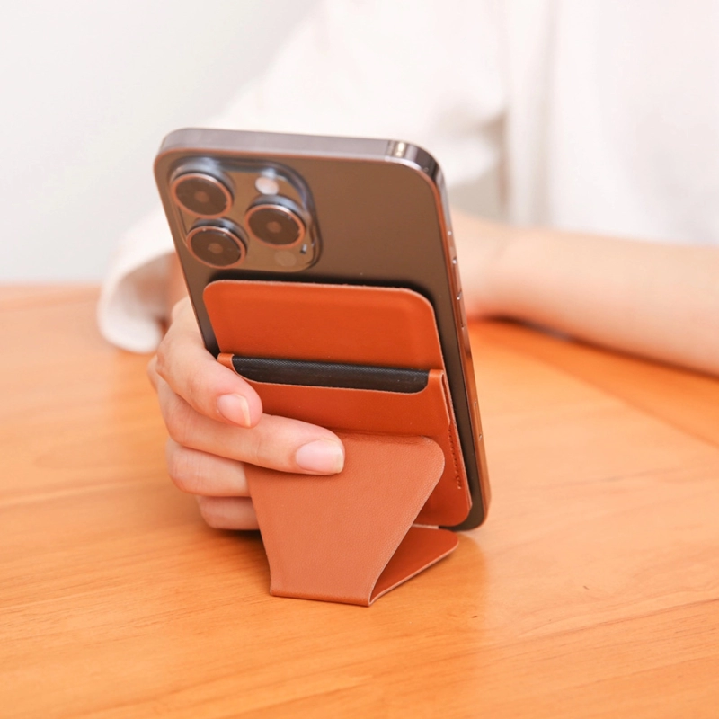 Stand Protector y Bolsillo Magsafe para Celular en PU, de 10 x 6.5 cmts