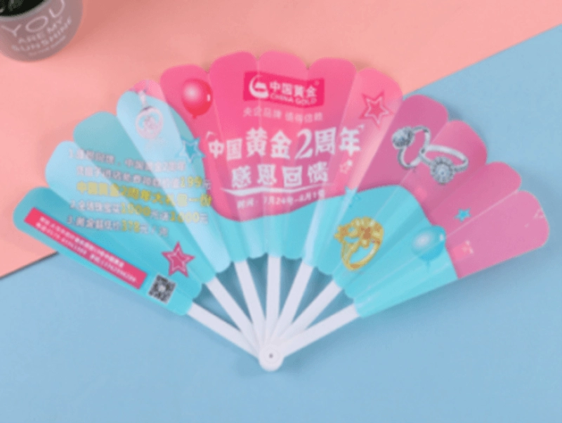 Ventilador o Abanico Manual, manija y cuerpo plasticos, de 18 x 3.5 cmts