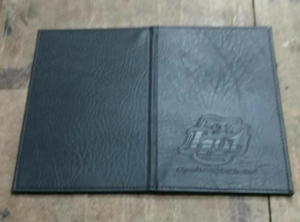 Porta Cuenta Santo Domingo, en imitacion cuero 13.5 x 22 cmts cerrado