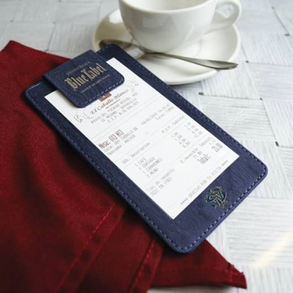 Porta Cuentas Suiza, en imitacion cuero, 12 x 20 cmts, carton interno