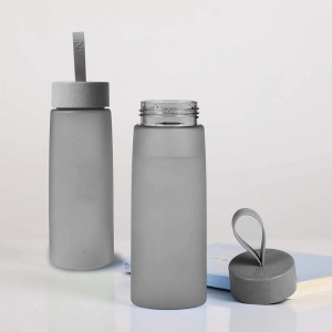 Botella Wata, en plastico doble pared, tapa en trigo, 550 ml., 18 x 6.5 cmts