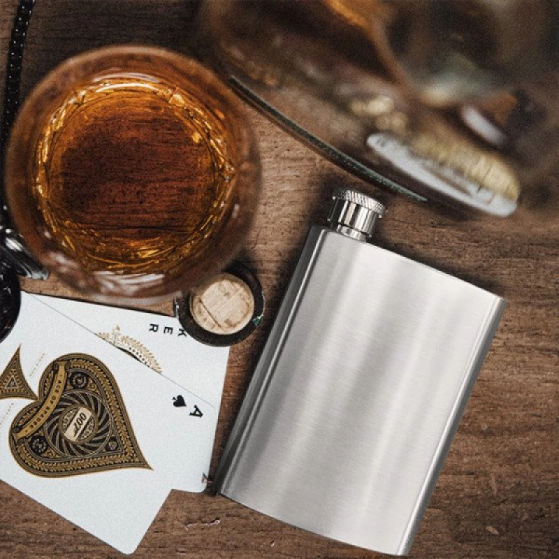 Licorera Concert, en acero inoxidable, 4 onzas, 9.1 x 7 x 2 cmts