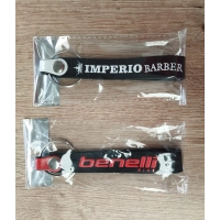 Manilla Llavero Microinyectado, con logo en alto relieve.