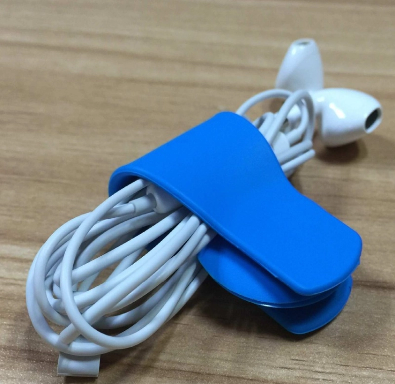 Clips para Agarrar los cables  y para Agarrar el Celular, en silicona