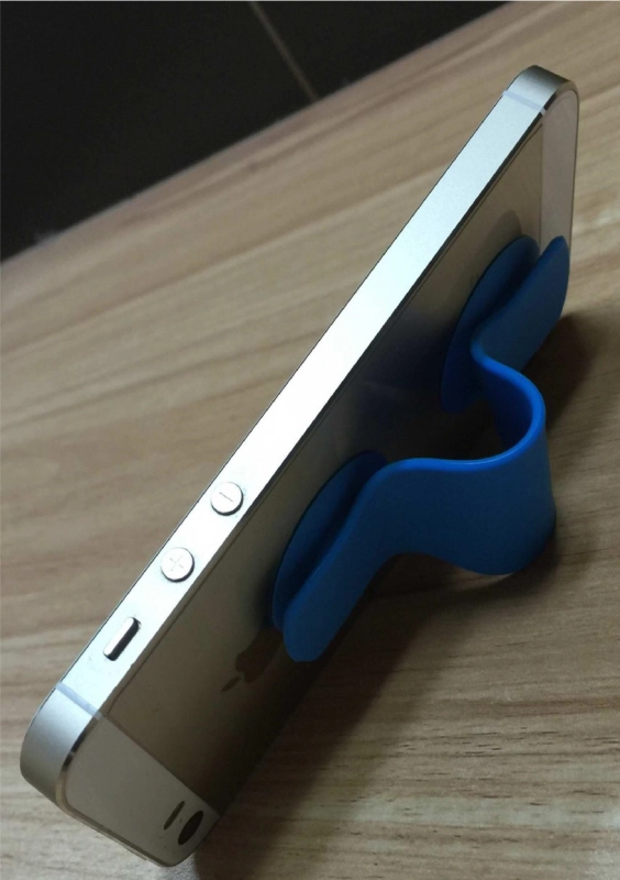 Clips para Agarrar los cables  y para Agarrar el Celular, en silicona