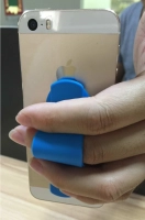 Clips para Agarrar los cables  y para Agarrar el Celular, en silicona