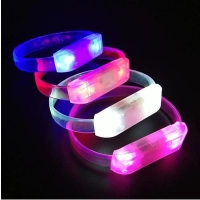 Manilla o Brazalete LED elaborado en ABS, sin Control de Voz