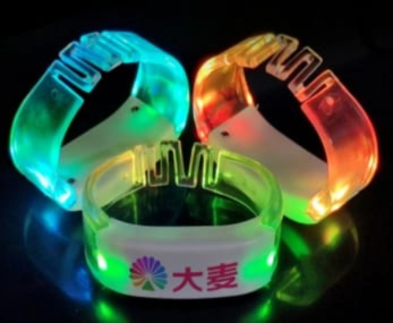 Manilla o Brazalete LED elaborado en ABS, SIN Control de Voz