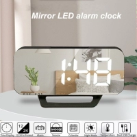 Espejo para Maquillaje con Reloj, Alarma y 2 puertos para Carga de Celular