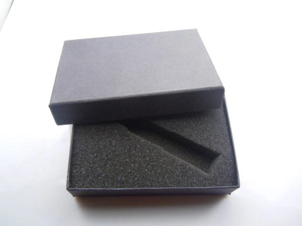 Caja de Carton para Empaque con espuma interna troquelada