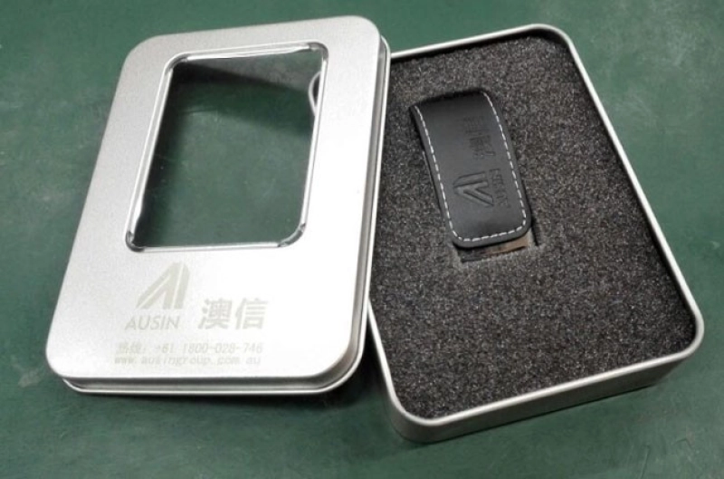 Caja Rectangular Mediana de Aluminio con Ventana para empaque de USB