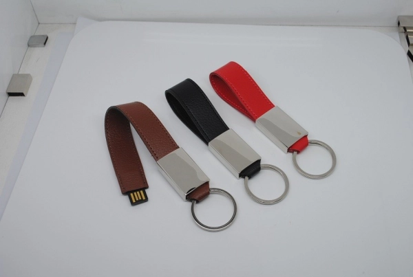 Memoria USB Brazalete en Metal y Cuero