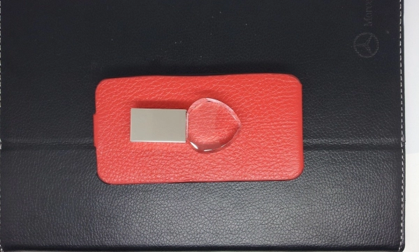 Memoria USB en Metal y Cristal