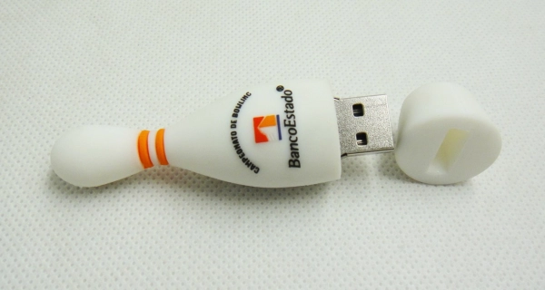 Memoria USB en PVC 3D diseño Pin de Bolos