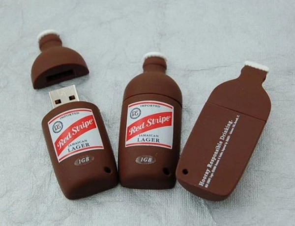 Memoria USB en PVC 3D diseño Botella de Cerveza