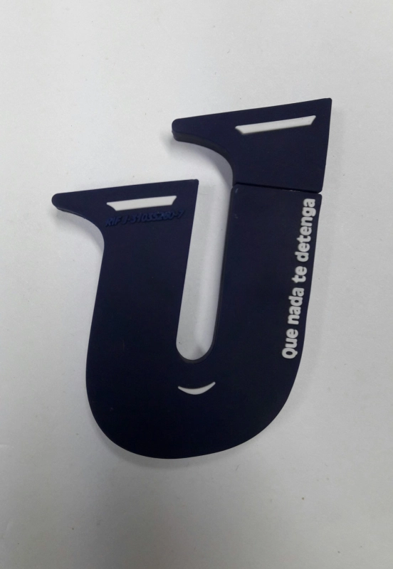 Memoria USB en PVC 2D diseño Letra U