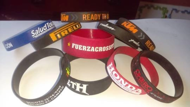 Manilla Continua, en silicona, con logo estampado a uno o varios colores