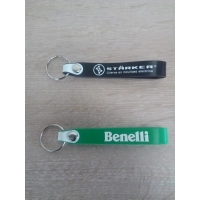 Manilla Llavero Microinyectado, con logo en alto relieve.