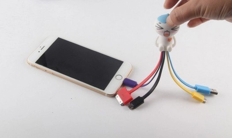 Cable Multiconector x 3 en PVC 3D en diseño personalizado que se solicite