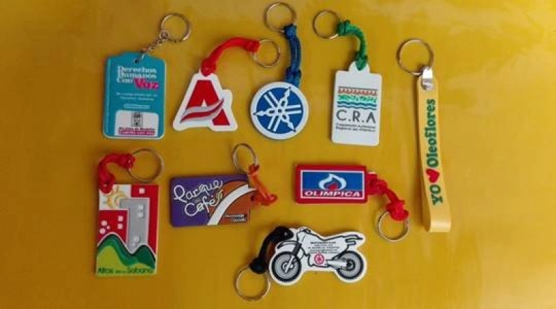 Llavero Microinyectado, con logo en alto relieve