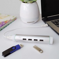 Hub Multipuerto Tube, en aluminio, de 15.2 x 3.1 x 2.9 cmt