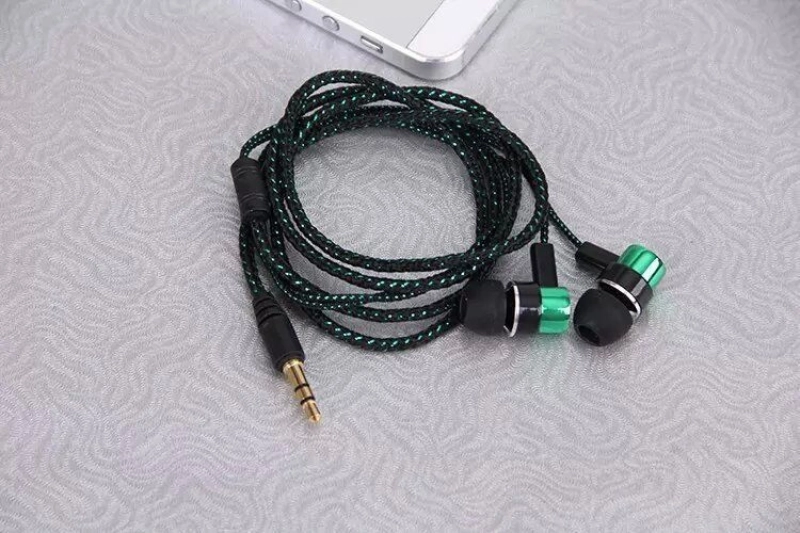 Audifonos con Cable Conector