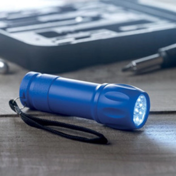 Linterna Icona, de 9.5 x 2.5 cm, en caucho, con cordon, con 9 luces LED.