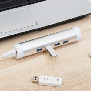 Hub Multipuerto Tube, en aluminio, de 15.2 x 3.1 x 2.9 cmt