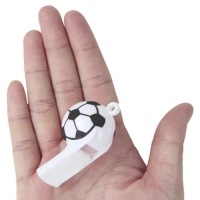 Pito plastico Collina, con cordon. Tamaño 5 x 1.8 cmts. Color blanco con diseño de futbol.