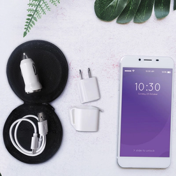 Set Tech, con multiples conectores, en estuche