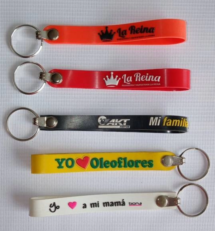 Manilla Llavero Microinyectado, con logo en alto relieve.