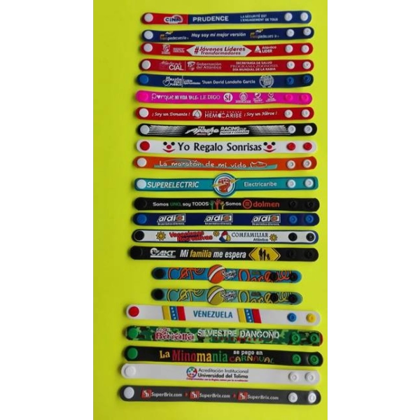 Manilla Microinyectada, con logo en alto relieve.