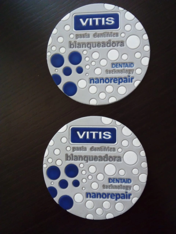 Portavasos Microinyectados, en alto relieve