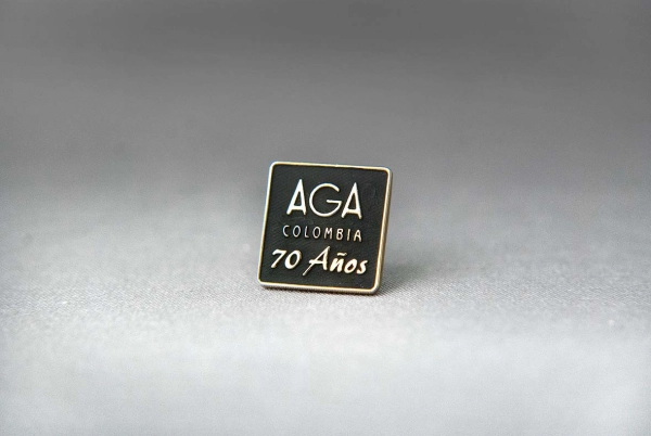 Pin Metalico en alto relieve esmaltado color negro