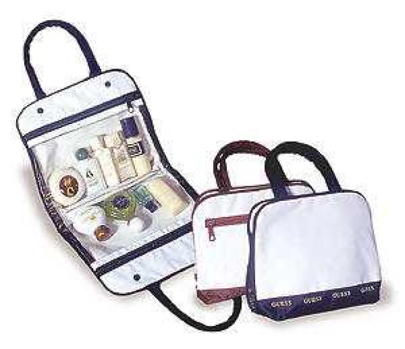 Cosmetiquera Montego Bay, 23 x 19 x 8 cmts, con varios bolsillos y cierres