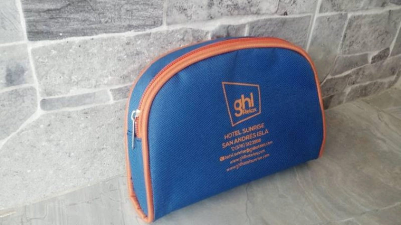 Cosmetiquera Cancun, 17.5 x 11.5 x 3.5 cmts