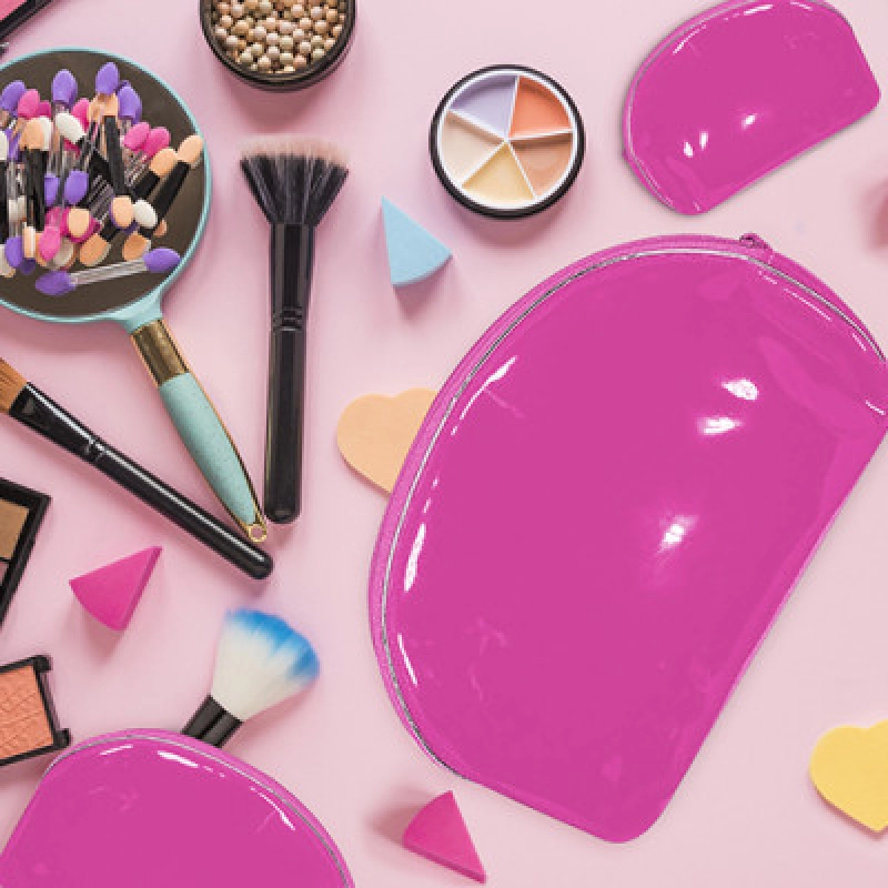 Cosmetiquera 3 en 1, en Charol, en 3 tamaños diferentes, 17.5 x 11.5 la grande