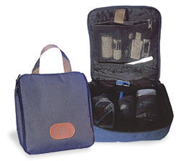 Cosmetiquera Zurich, 22 x 22 x 9 cmts, en poliester, varios bolsillos y forro