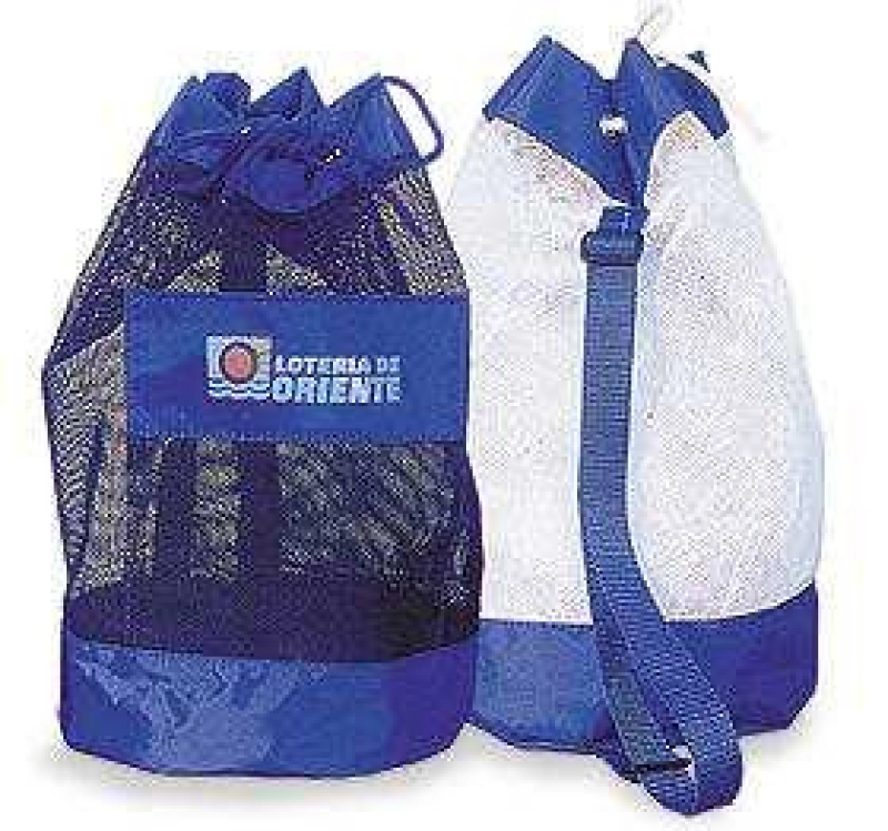 Tula Lusitania, en poliester con malla, reata de colgar, 42 x 33 cmts